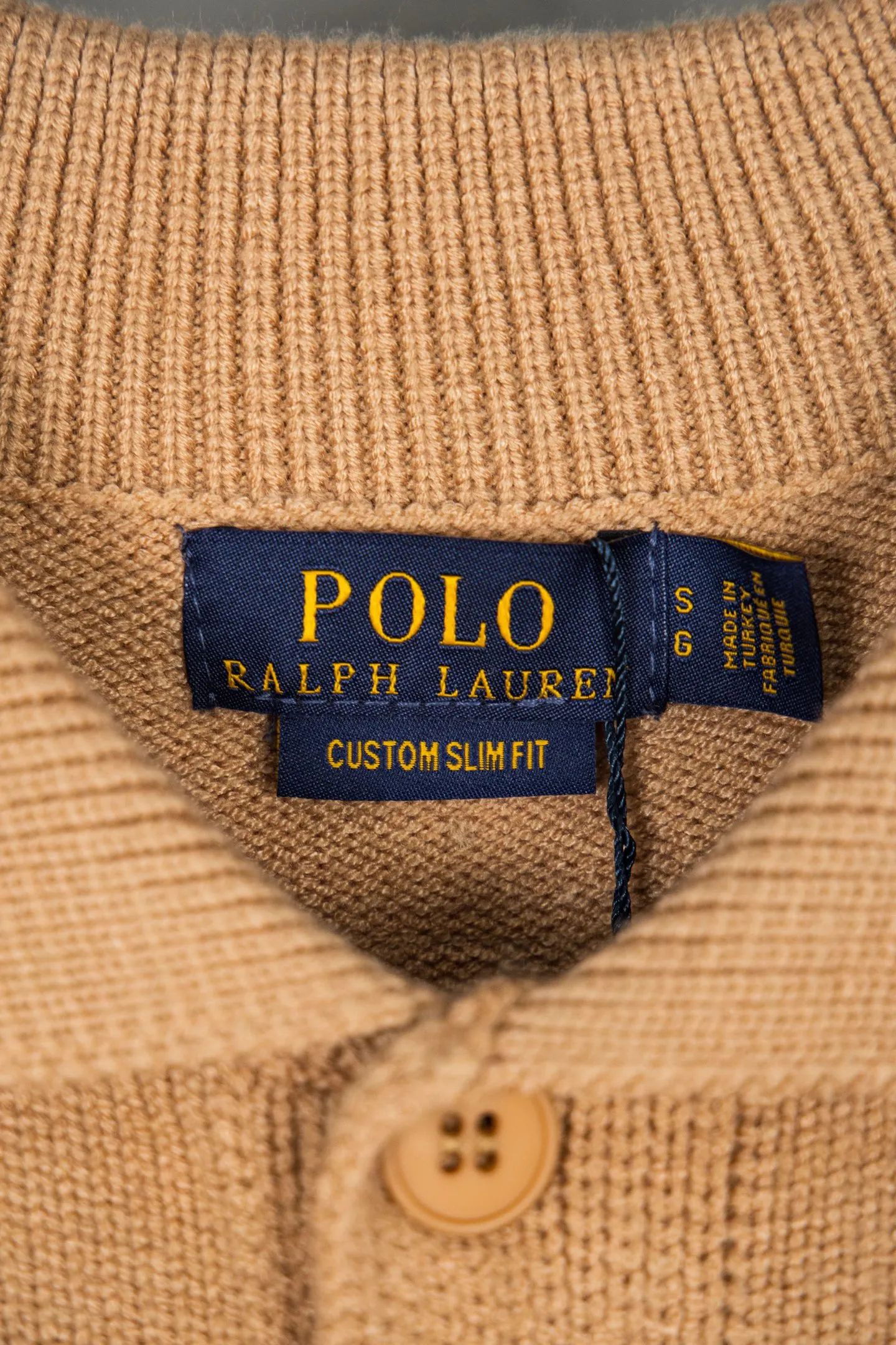 P240 2025 Ralph Lauren #ootddailywear #Autumn and winter sweater #Knitted sweater outfit #ralph lauren sweater #Can be worn by both men and women I finally waited until the Ralph men’s twist sweater half-button chest shirt was put on and it’s finally here! The hottest half-zip sweater! Limited editions every year, there won’t be many models in the store! Ralph Lauren men's half-button sweater has a really nice shape. It can be worn alone or as a coat. It can be worn outside or worn with a shirt~100% pure cotton. #Practical wear. Color, white, navy blue, khaki, gray, size S to Limited editions every year, there won’t be many models in the store! Ralph Lauren men's half-zip twist sweater [Fire R] has a really nice shape. It can be worn alone or as a jacket. It can be worn inside or outside [Rose R], or it can be worn with a shirt inside ~ 100% pure cotton #Practical wear,, style number, 8023. Color, original white, navy blue, khaki, gray, size S to XL